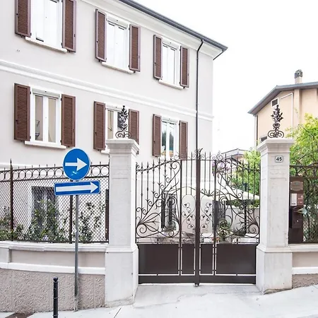 Residenza Elisa Bed & Breakfast 2*