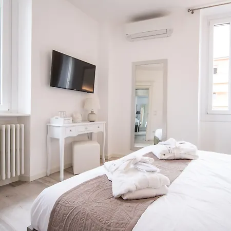 Residenza Elisa לינה וארוחת בוקר 4*