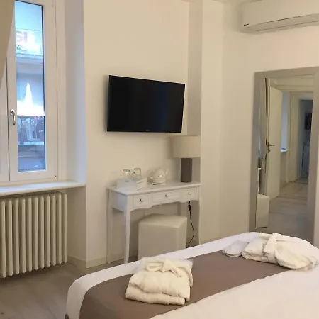 Residenza Elisa 2* ديسينسانو ديل غاردا